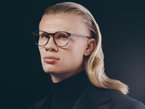 Erling Haaland silmälaseissa
