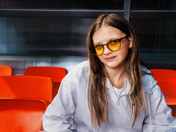girl with sunglasses