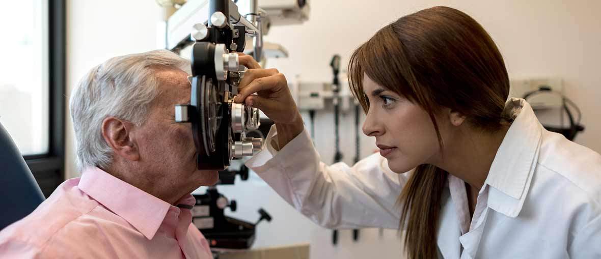 Silmänpainetauti eli glaukooma havaitaan usein optikon näöntarkastuksessa.